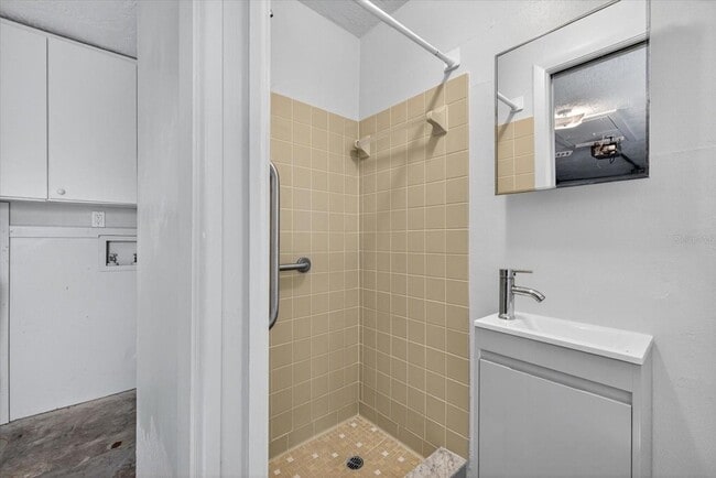 Building Photo - 7725 Summertree Ln