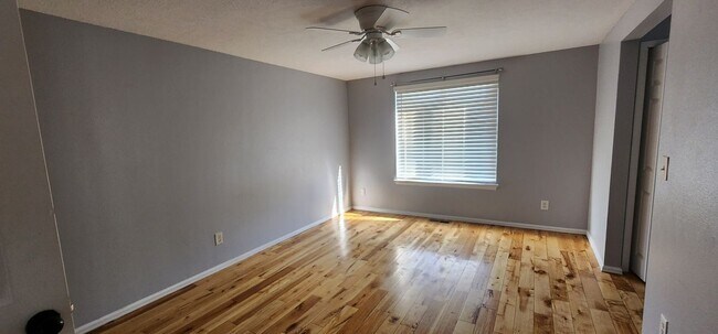 Building Photo - 4236 S Tempe Ct