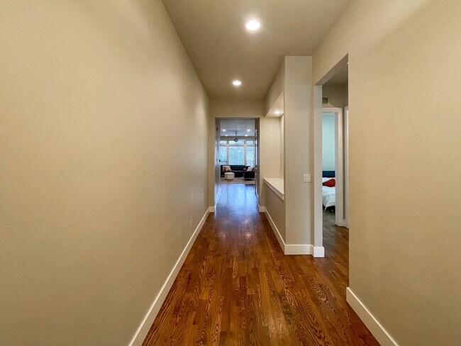 Building Photo - 307 E Grove Creek Ln