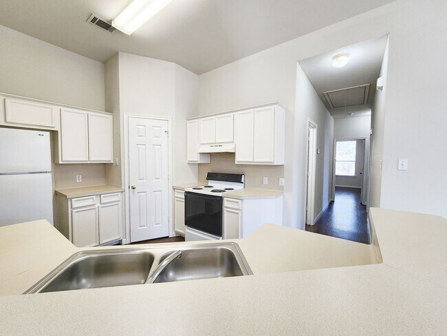 Building Photo - 1503 Cedar Park Dr