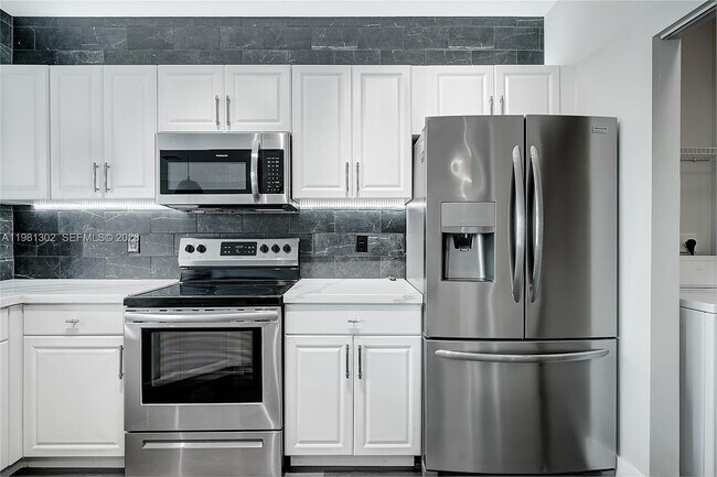 Building Photo - 4700 SW 160th Ave