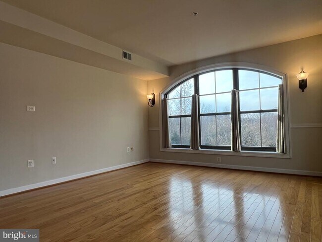 Building Photo - 485 Harbor Side St