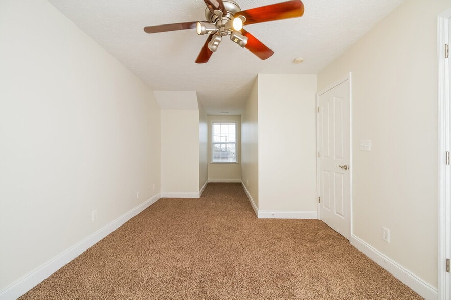 Building Photo - 3011 Overhill Ct
