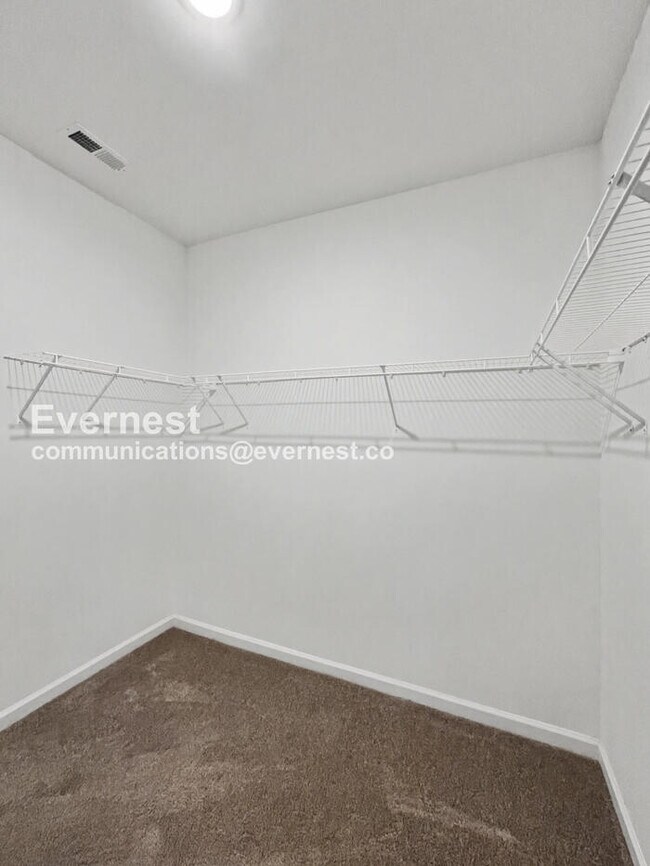 Building Photo - Limited Time Special Offer / 4 Bed, 2 Bath Home with Fenced Yard & Garage / Pet-Friendly / Vouche...