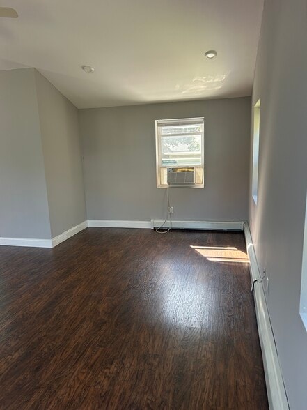 Building Photo - 56 Deer Dr