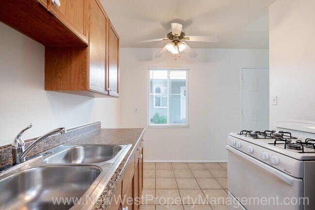 Building Photo - 553 22nd St