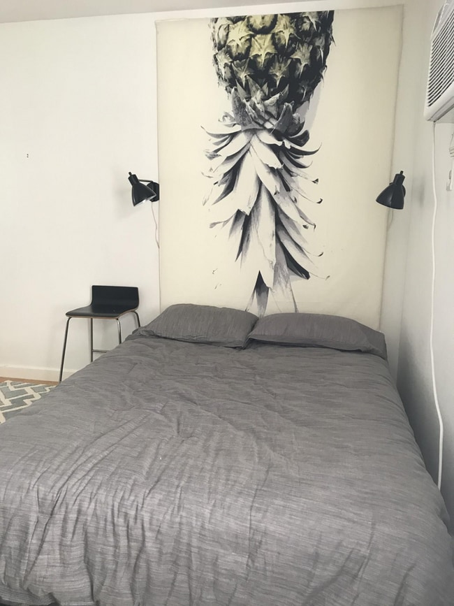 Building Photo - Hyde Park gem with Casita!!!