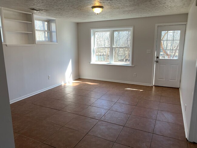 Building Photo - 2819 Clinton Rd