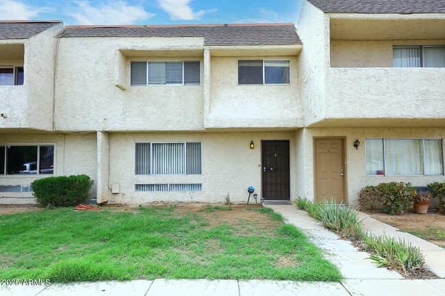 Building Photo - 944 S Valencia