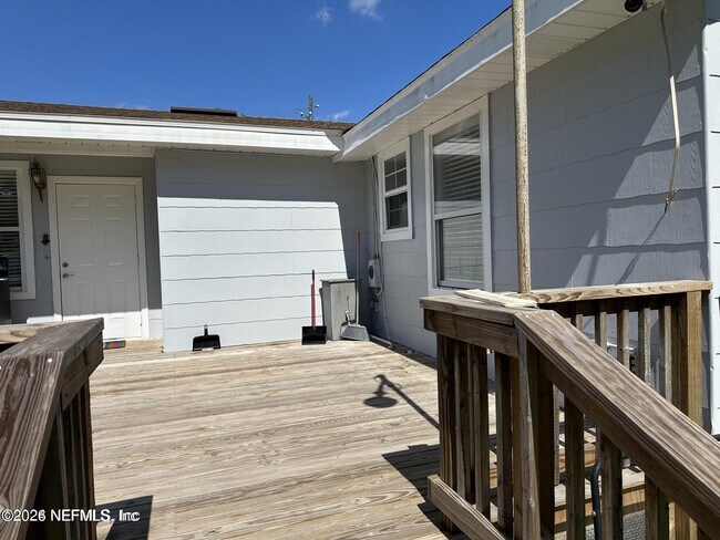 Building Photo - 6660 Oriole Ave