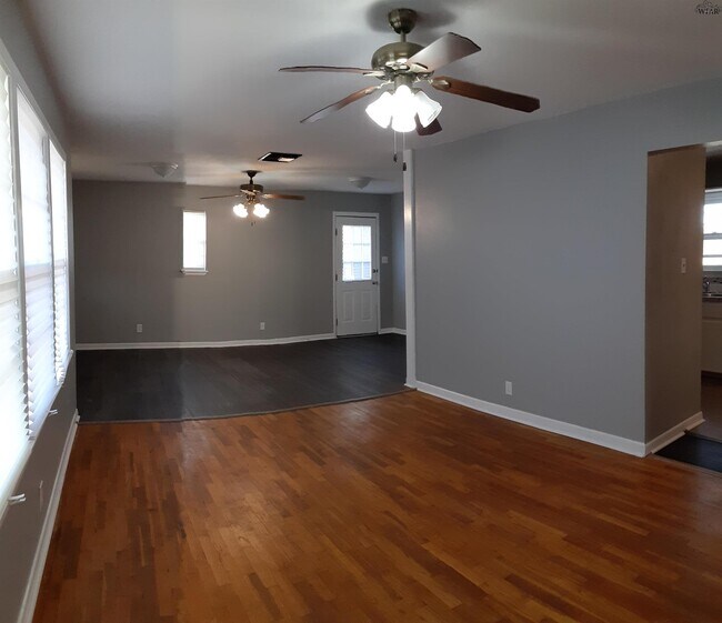 Building Photo - 1214 Glidewell Ave