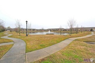 Building Photo - Summerwood Villas 3BR 2BA