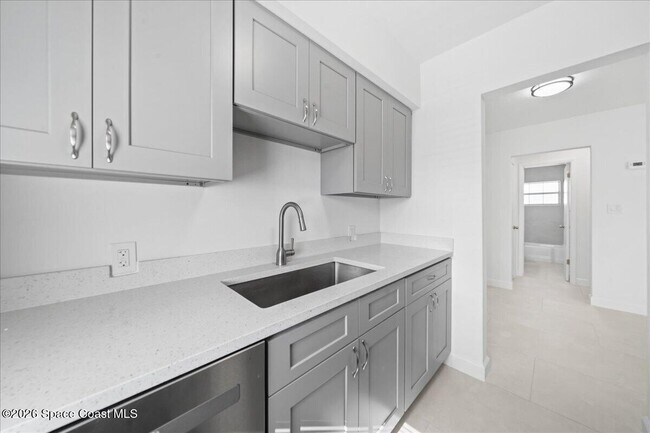 Building Photo - 154 Crescent Beach Dr