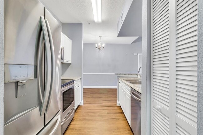 Building Photo - 14304 Fredricksburg Dr