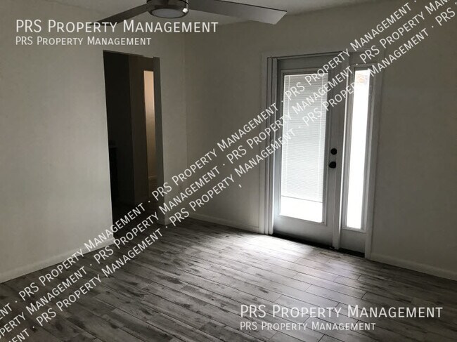 Building Photo - 603 E Solana Dr