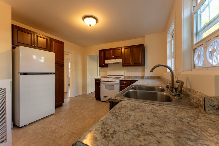 Building Photo - 89 Harnden Ave