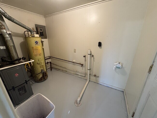 Building Photo - SPACE, SUNLIGHT & SERIOUS BACKYARD GOALS!