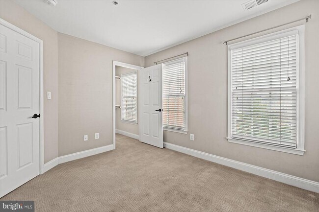 Building Photo - 306 S Fayette St