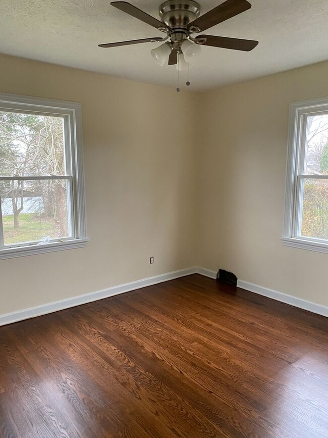 Building Photo - 115 S Beverly Ave