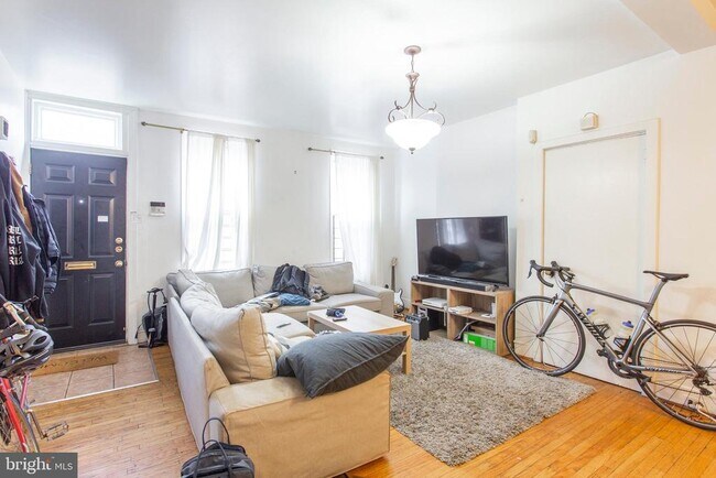 Primary Photo - 3942 Delancey St