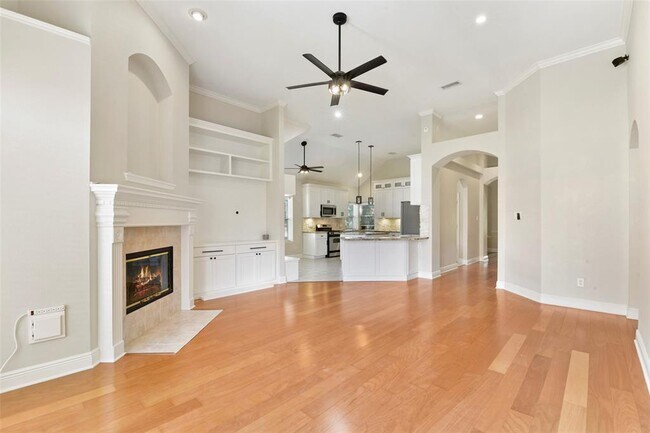 Building Photo - 4002 N Barnett Way
