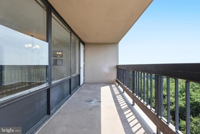 Building Photo - 3705 S George Mason Dr