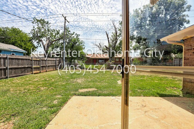 Building Photo - 10912 N Blackwelder Ave