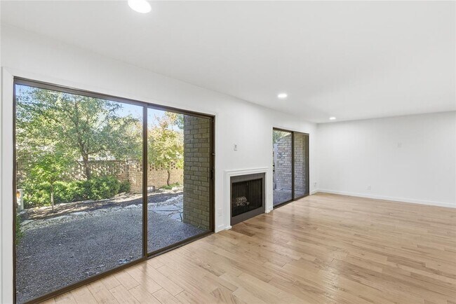 Building Photo - 48 Woodstone Square