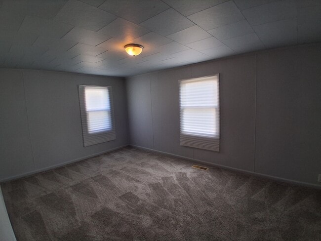 Building Photo - 913 Forrest St