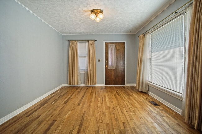 Building Photo - 433 Showalter Dr