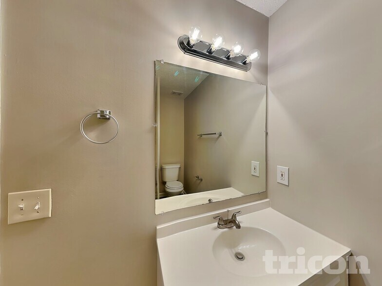 Building Photo - 108 Woodlands Village Dr