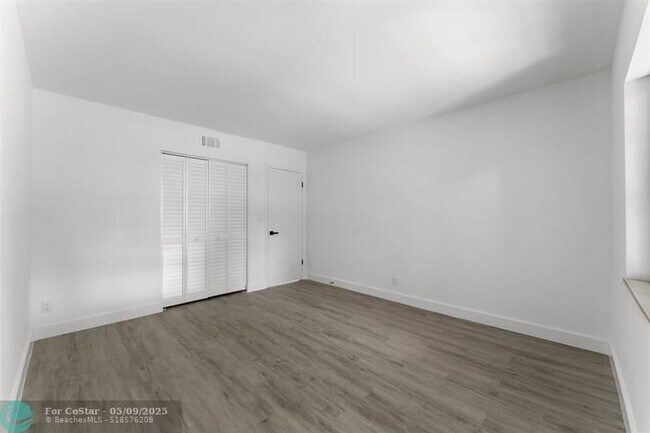 Building Photo - 3105 Oakland Shores Dr