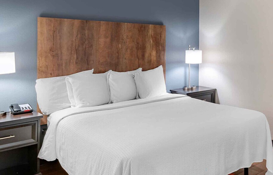 Building Photo - Furnished Studio-San Jose - Airport