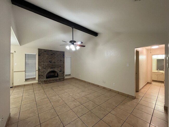 Building Photo - 2846 Blue Grass Dr