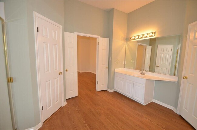 Building Photo - 3013 Sussex Gardens Ln