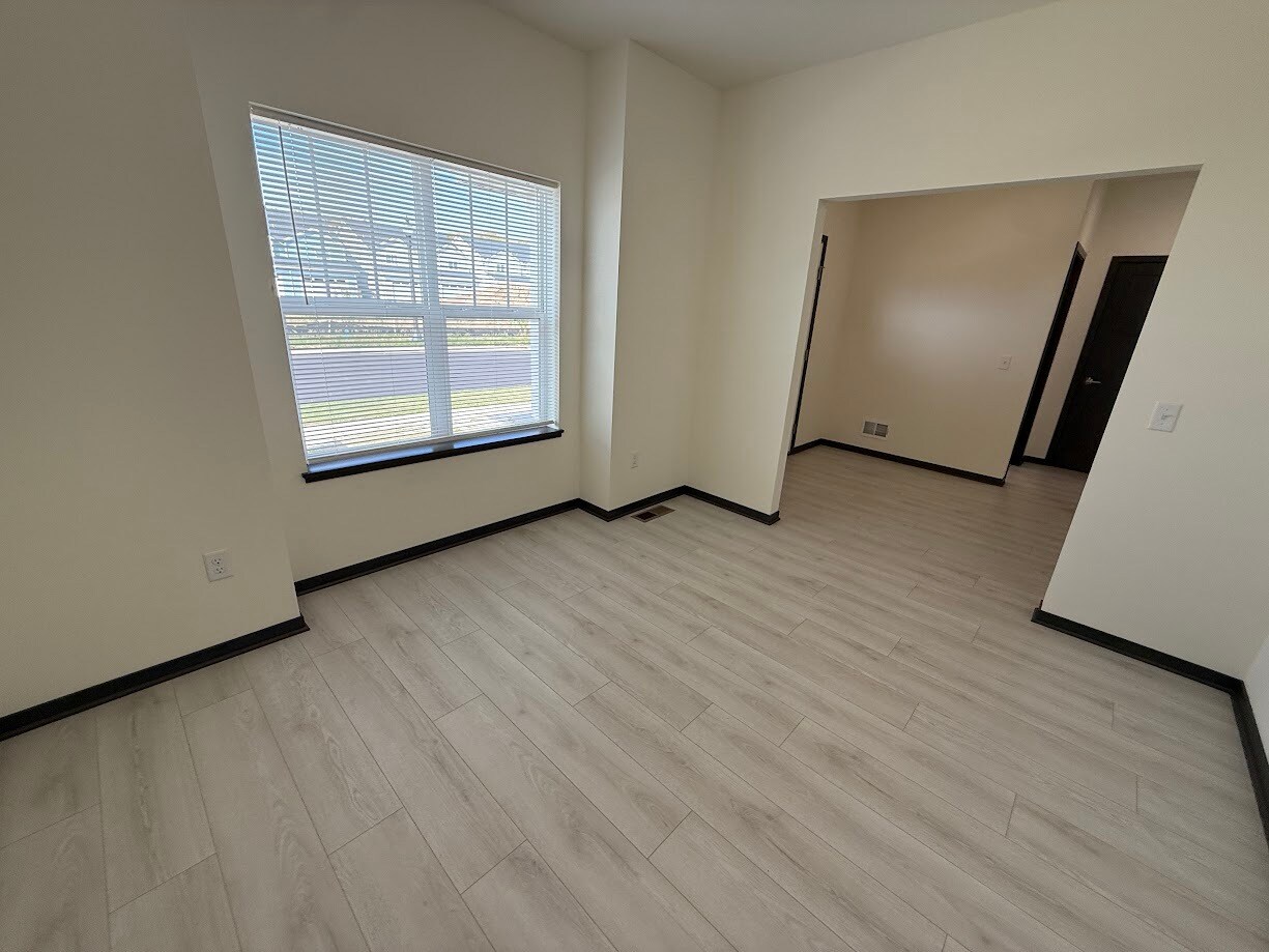 Building Photo - 4825 Suelo Rd