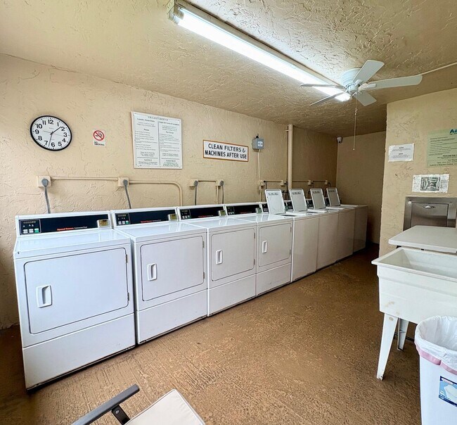 Building Photo - 700 Village Green Ct