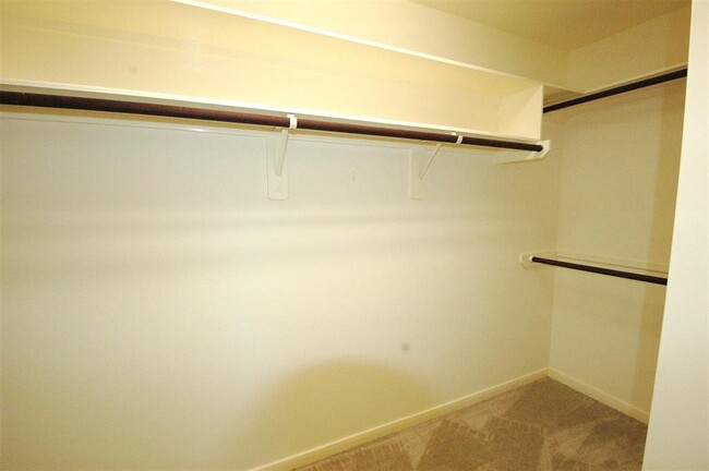 Building Photo - 6111 Summerfield Glade Ln