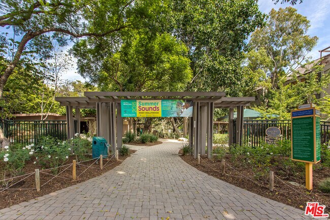 Building Photo - 1210 Kings Rd