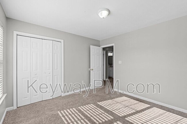 Building Photo - 122 Oakwood Dr