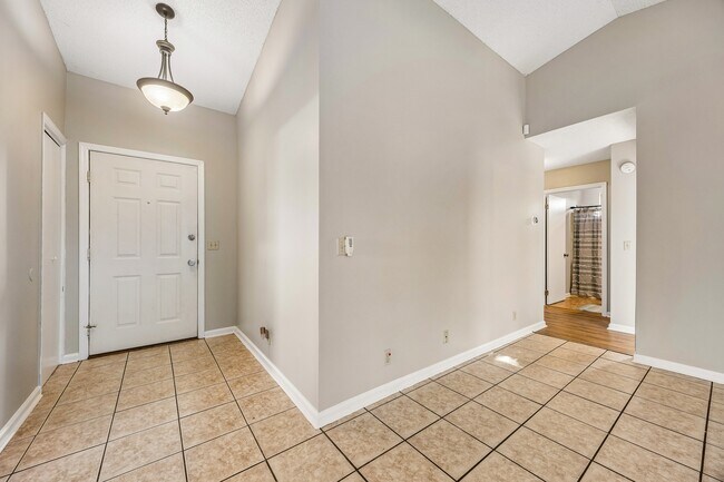 Building Photo - 132 Woodvalley Ct