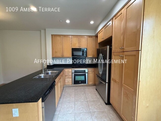 Building Photo - 1009 Amber Terrace