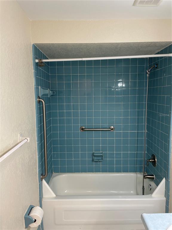 Building Photo - 337 Lagoon Dr