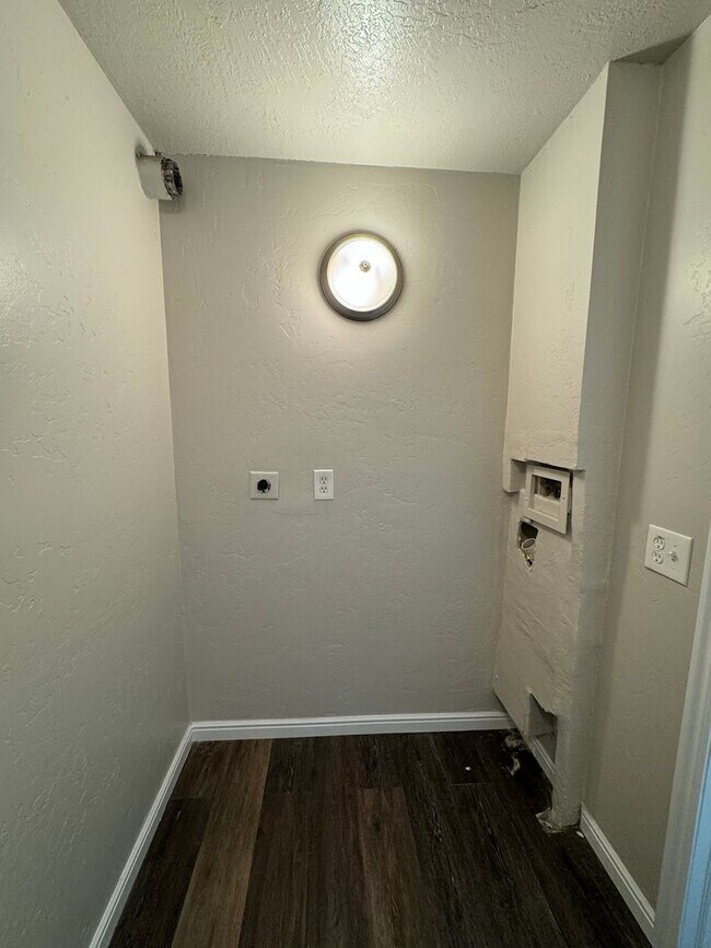 Building Photo - 4418 S Rosehaven Ct