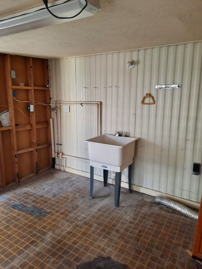 Building Photo - 1435 Trane Rd