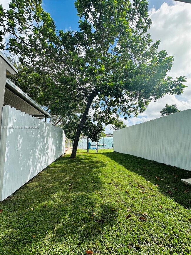 Building Photo - 7157 W 19th Ct