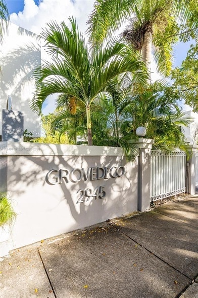 Building Photo - 2945 Bridgeport Ave