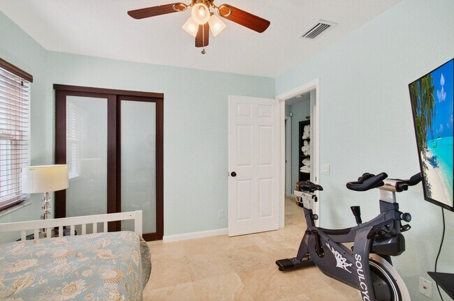 Building Photo - 7076 Middlebury Dr