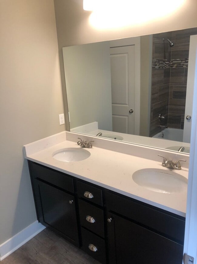 Building Photo - PRE-LEASE 3 Bedroom, 2 Bath Home in Valley...