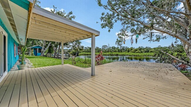 Building Photo - Completely Remodeled Home With Stunning Ri...